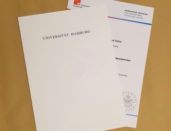 Ein Bild von einem Zertifikat aus Papier